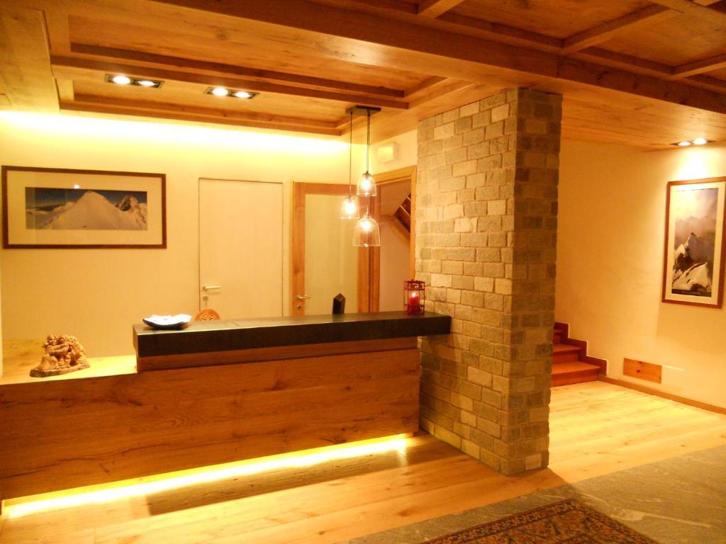 都佛酒店 格雷索拉特里尼泰 外观 照片